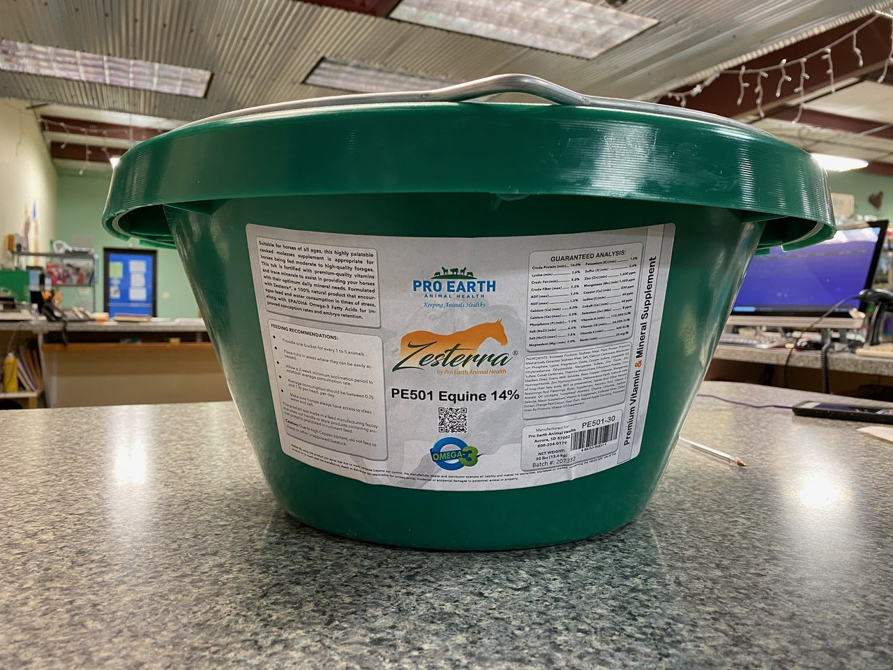 Zesterra 30lb Lick Tub